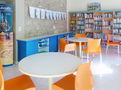 La bibliothèque de la réception