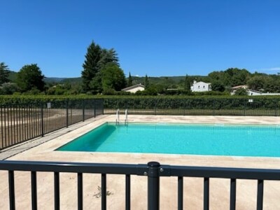 La piscine du Domaine des Vans
